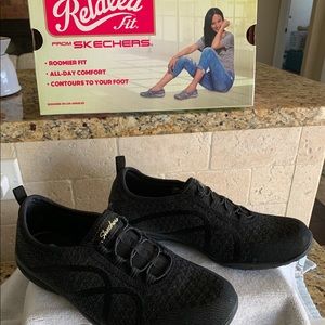Skechers Movin’ Easy shoes